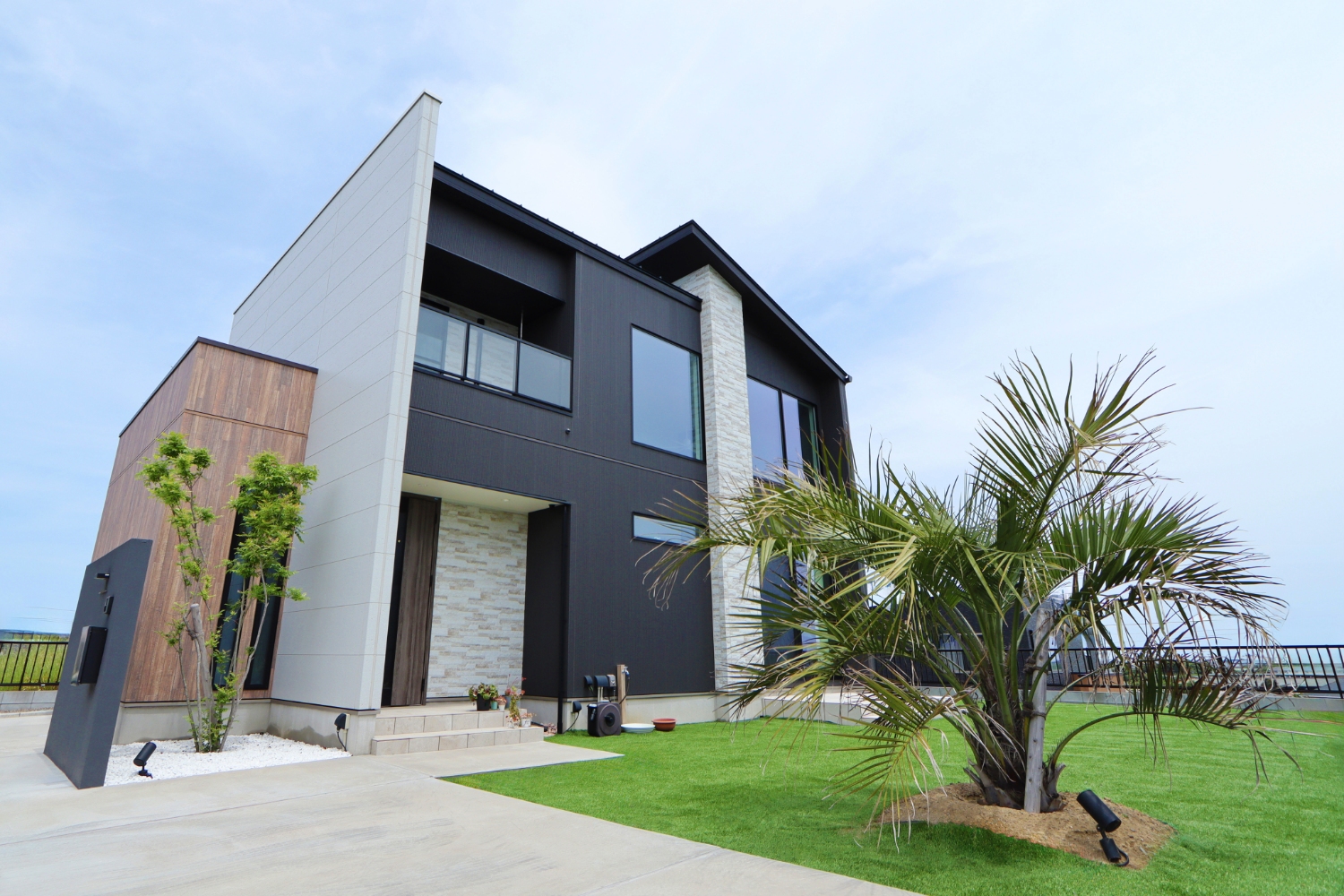 WOODY HOUSE
